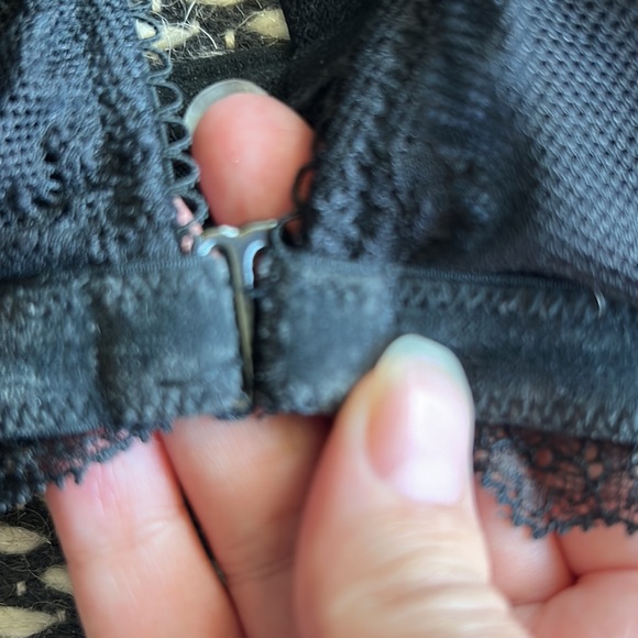 Set of 2 Victoria’s Secret Bralettes - Picture 9 of 13